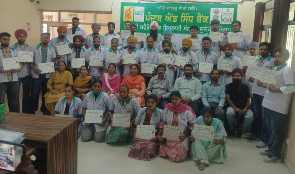 32 आरसेटी प्रशिक्षुओं ने डेयरी फार्मिंग को बनाया स्वरोजगार का साधन
