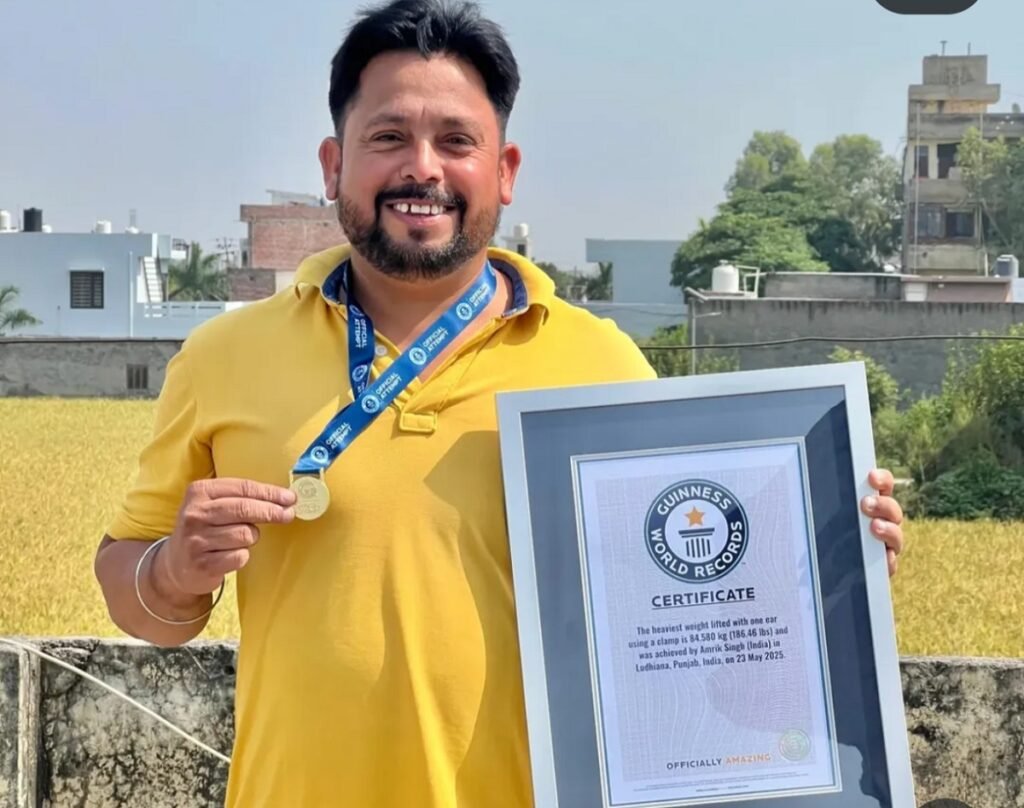 लुधियाना के अमरीक सिंह ने कान से वजन उठाकर बनाया वर्ल्ड रिकॉर्ड, पाकिस्तानी जफर गिल का तोड़ा रिकॉर्ड